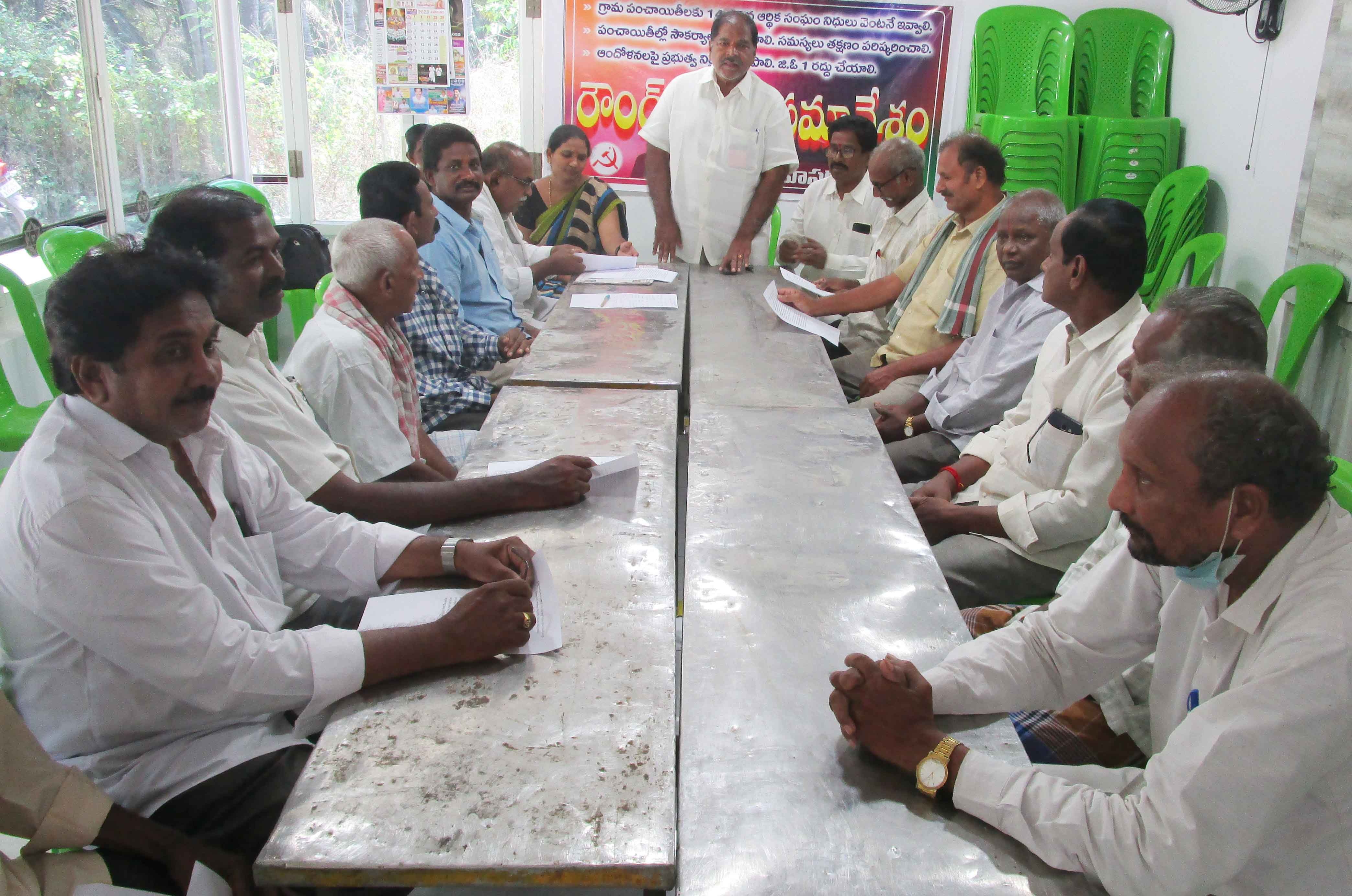 పంచాయతీలకు నిధులివ్వకుంటేదశలవారీ పోరాటం చేస్తాం