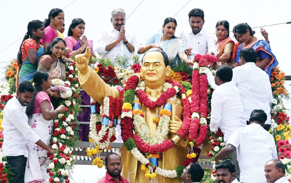 టిడిపి నాయకుల్లా కల్లబొల్లి మాటలు చెప్పం