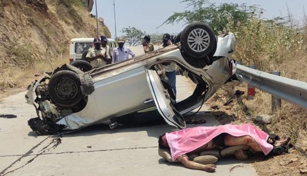 Car-overturned-Man-died