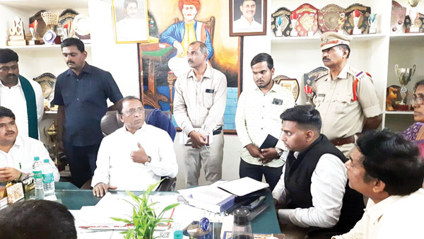 విద్యార్థిని మృతిపై ఎస్టీ కమిషన్‌ విచారణ