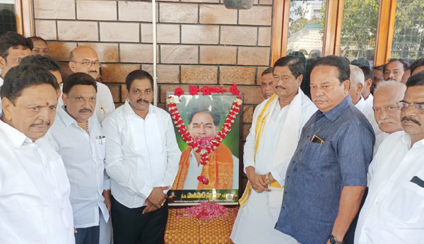 condolence-to-former-mla-sarraju-