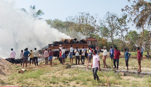 Fodder-lorry-caught-in-fire