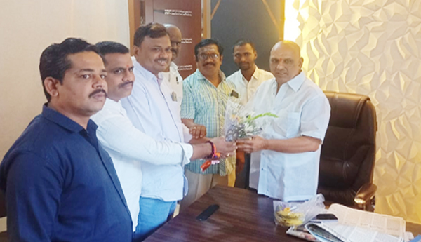 Penukonda-Bar-Association-president-D-Nagaraju-brought-the-issues-to-the-notice-of-the-MLA