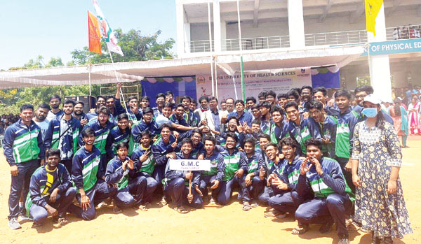 మార్చ్‌ ఫాస్ట్‌ పోటీలలో మెరిసిన అనంత మెడికోలు