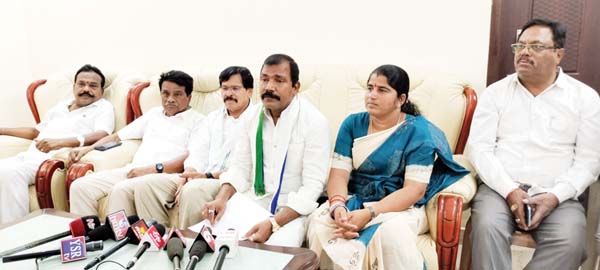 పాదయాత్రకు ఆదరణ లేకే లోకేష్‌ రెచ్చగొట్టే వ్యాఖ్యలు