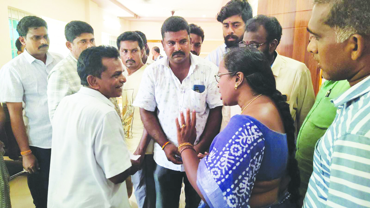 రసాభసగా పాలకోడేరు పంచాయతీ పాలకవర్గ సమావేశం