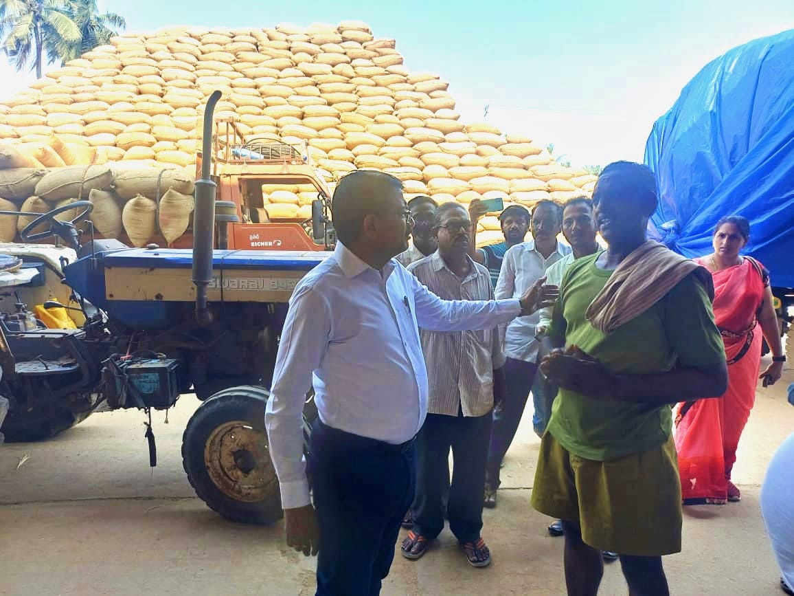 రైస్‌ మిల్లులో జెసి తనిఖీ