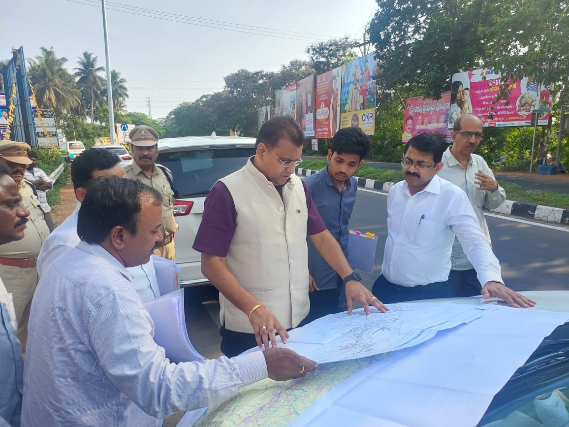 జెసితో రోడ్లు, భవనాల శాఖ కార్యదర్శి సమీక్ష