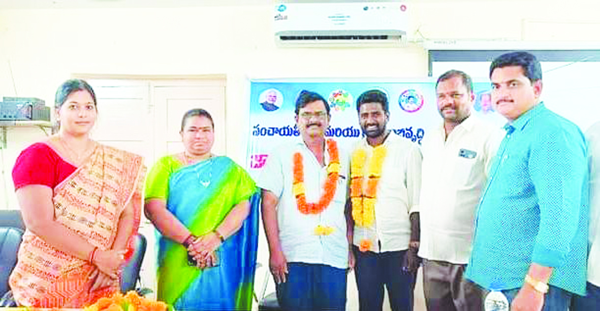 జువ్వలపాలెం పంచాయతీ సిబ్బందికి సత్కారం