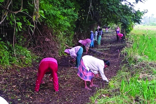 సకాలంలో అందని కూలి