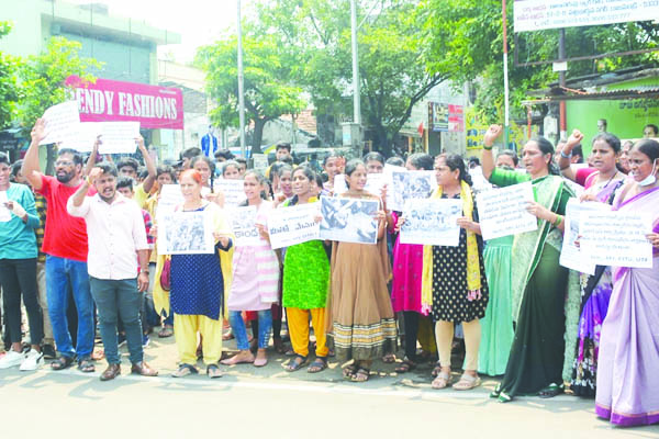 మహిళా రెజ్లర్ల అక్రమ అరెస్టులను ఖండిస్తూ ప్రజాసంఘాల ఆధ్వర్యంలో నిరసన