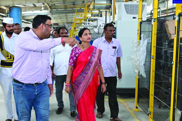 పారిశ్రామిక అభివృద్ధితో ఉపాధి అవకాశాలు