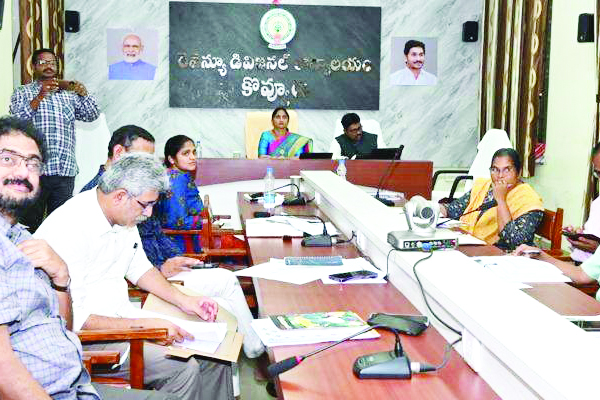 గృహ నిర్మాణాలను వేగవంతం చేయాలి