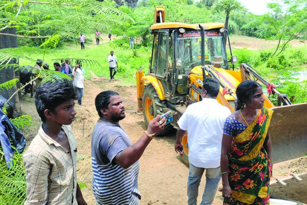 ప్రభుత్వ భూములను ఆక్రమిస్తే చర్యలు