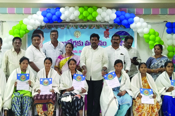 వాలంటీర్ల సేవలు అభినందనీయం