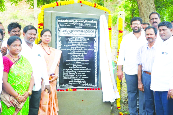 సబ్‌స్టేషన్ల నిర్మాణ పనులకు శంకుస్థాపన