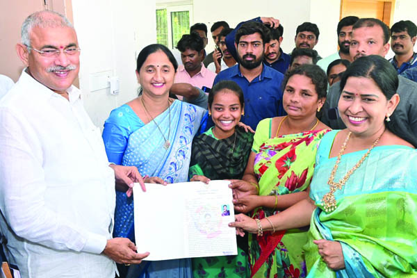  పథకాలకు అర్హతే ప్రామాణికం