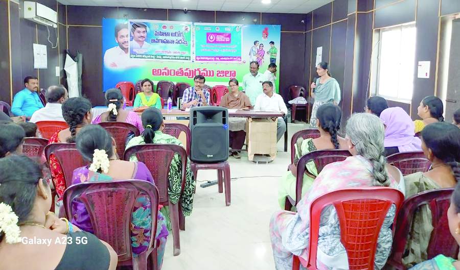    కార్యక్రమంలో గైనకాలజిస్టు పుష్పలత