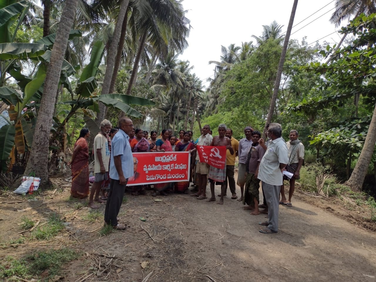 ఉపాధి కూలీల సమస్యలు పరిష్కరించాలి