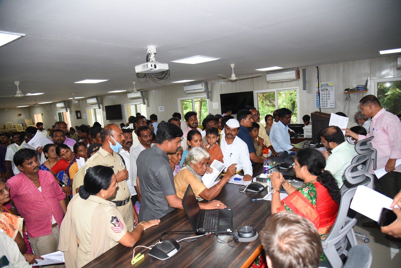 అర్జీదారుల సంతృప్తి చెందేలా పరిష్కారం