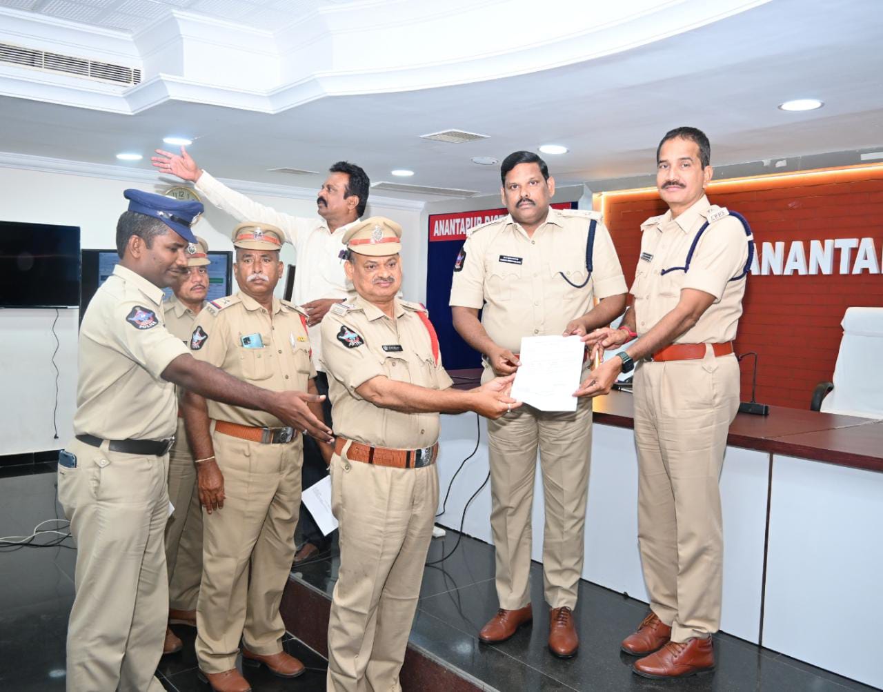 పారదర్శకంగా పోలీసుల బదిలీలు