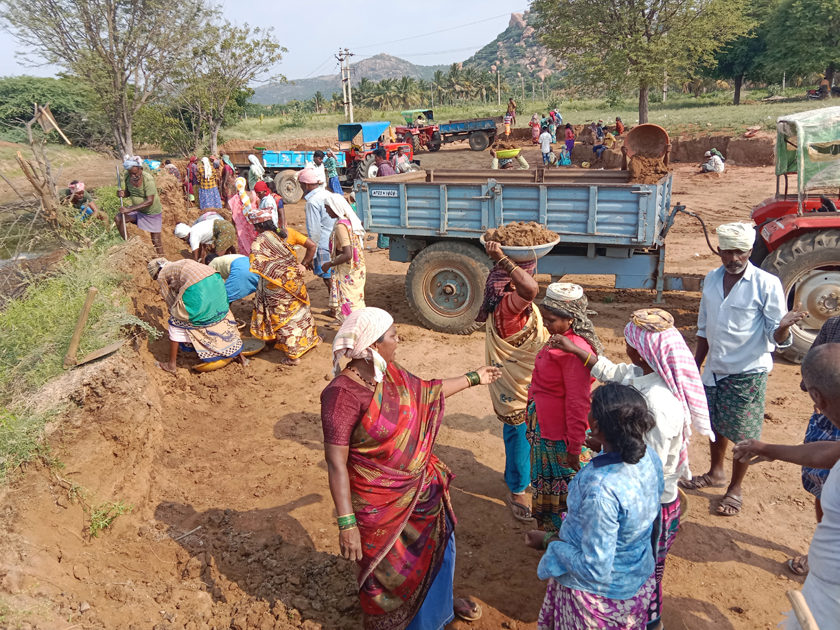 కూలీలపై చిన్నచూపు..!