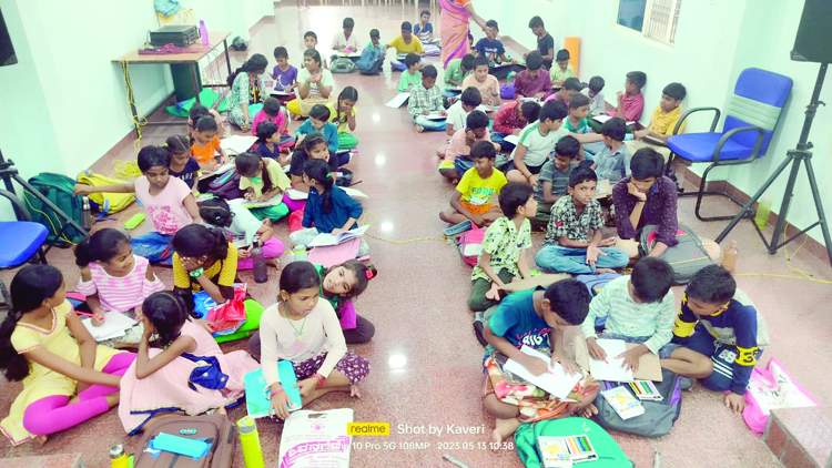     వేసవి శిబిరంలో పాల్గొన్న చిన్నారులు