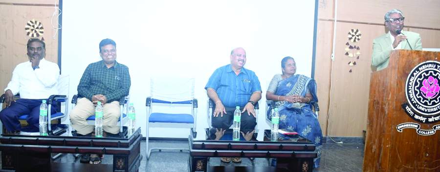   కార్యక్రమంలో మాట్లాడుతున్న జెఎన్‌టియు ఉపకులపతి రంగజనార్ధన