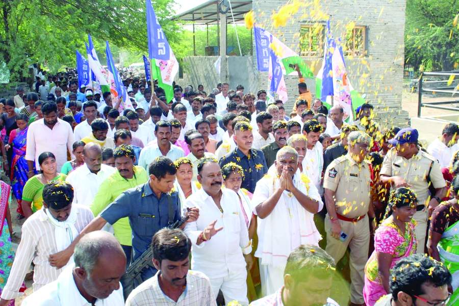  పాదయాత్ర చేస్తున్న ఎమ్మెల్యే కేతిరెడ్డి పెద్దారెడ్డి