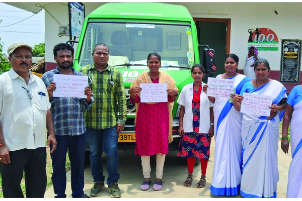 ఆదుకోవాలని 104 ఉద్యోగుల నిరసన