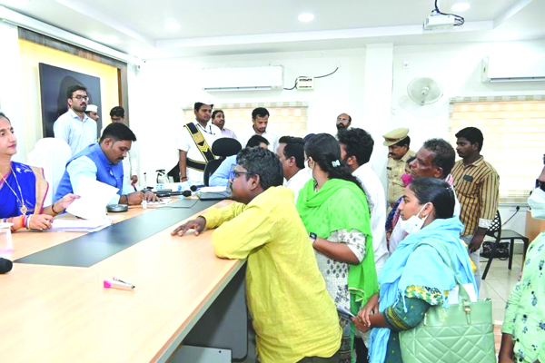 అధికారులు స్పందనలో విధిగా పాల్గొనాలి