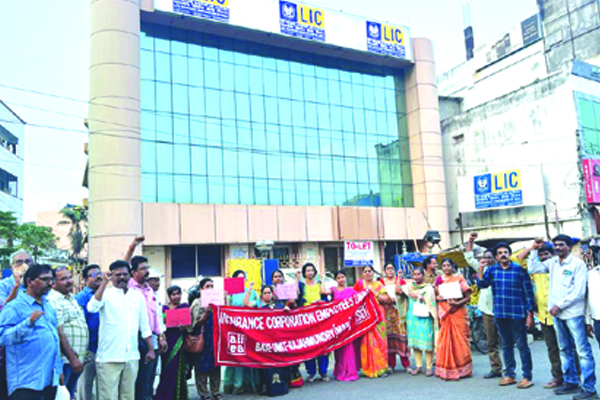 రెజ్లర్లకు న్యాయం చేయాలని ఆందోళన