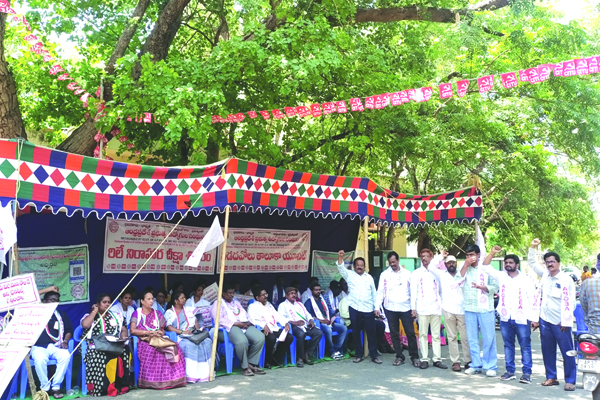 సమస్యలు పరిష్కరించాలని ఎపిజిఇఎ దీక్ష