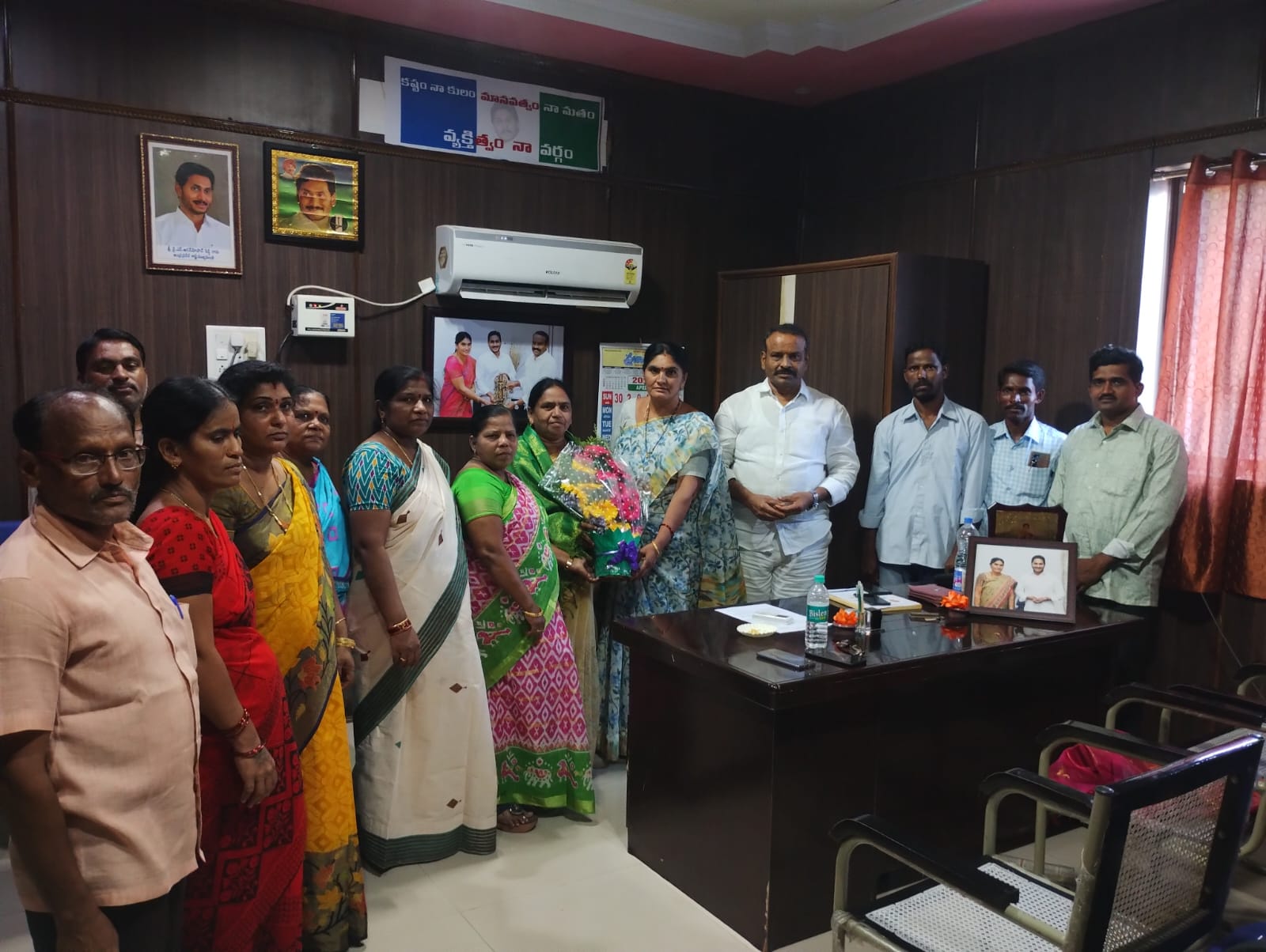 గ్రంథాలయ అధికారిణి ఆదిలక్ష్మి సేవలు ఆదర్శం