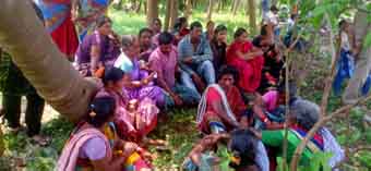 కూలీల బతుకులు.. గోదారమ్మ పాలు