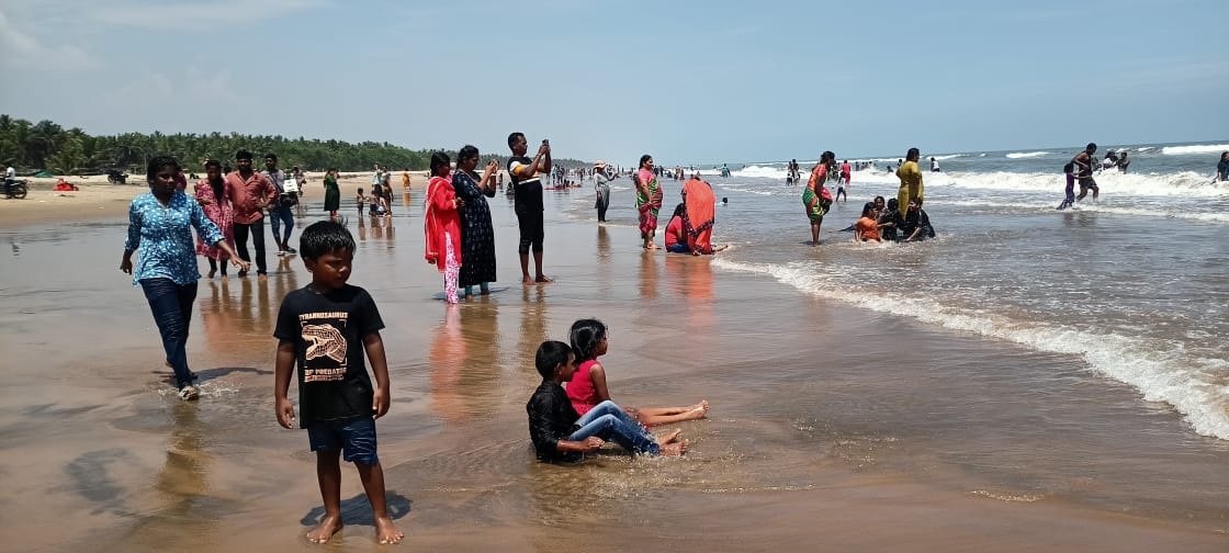 సాగరతీరం.. కోలాహలం