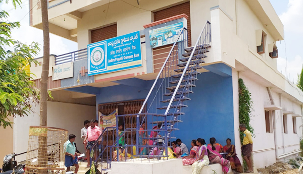 farmers-at-bank-for-loans-renewal