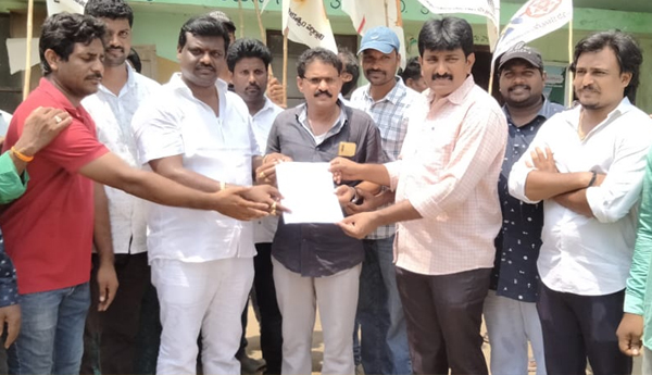 janasena-protest-on-power-cuts