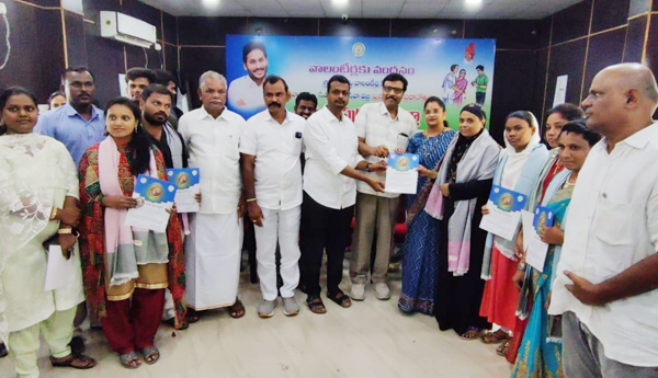 /Mayor-Vasim-felicitated-the-volunteers