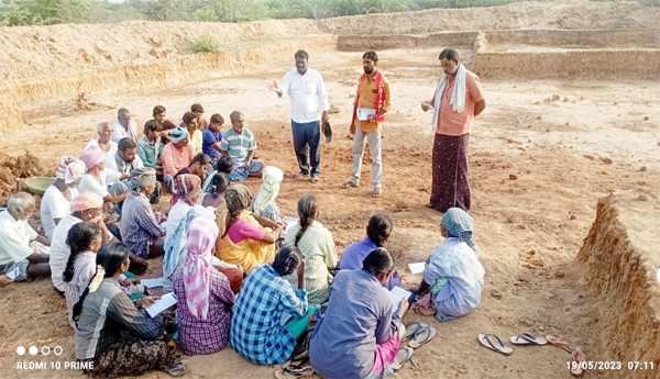 Collectorate-siege-on-22nd-of-this-month-on-the-problems-of-employed-laborers-VK-Sangham