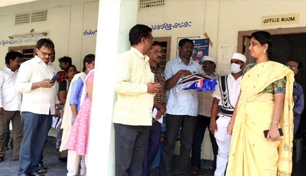 The-collector-inspected-the-grain-procurement-centres