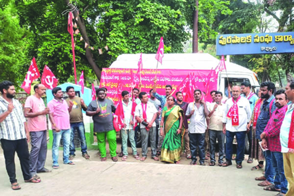 హామీలను అమలు చేయాలి