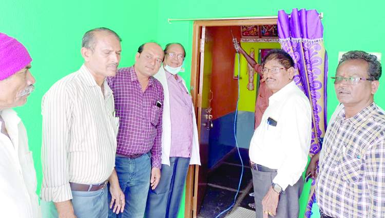 నీటి పంపింగ్‌ మోటార్లను పరిశీలిస్తున్న మేయర్‌ మహమ్మద్‌ వసీం