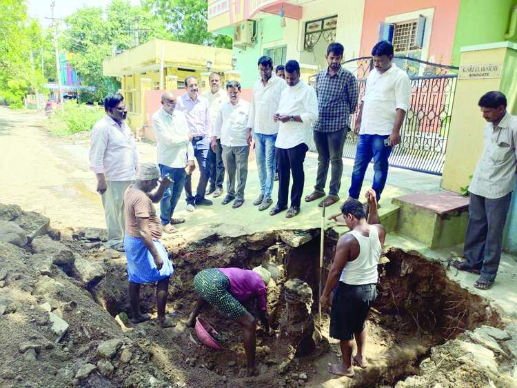 పైప్‌లైన్‌ పనులను పరిశీలిస్తున్న మేయర్‌ వసీం