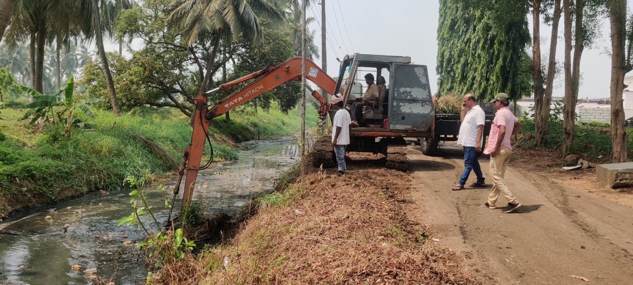 మురుగు కాలువ ప్రక్షాళన పనులు