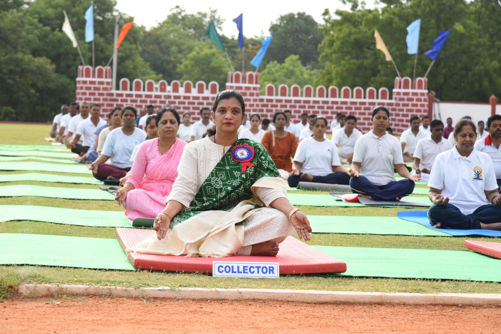 యోగాతో ఒత్తిడి దూరం : కలెక్టర్‌