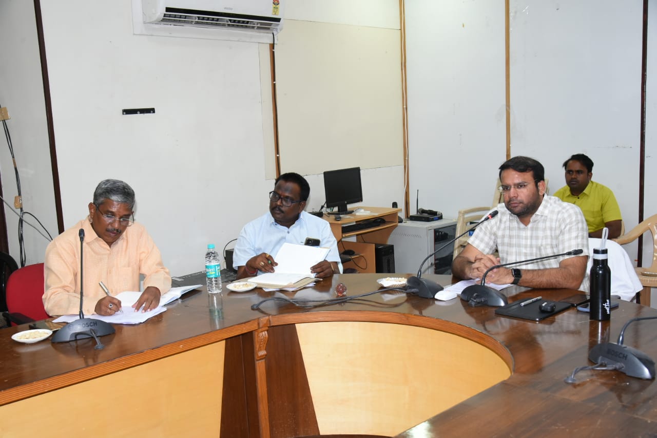 కంకర సరఫరా సక్రమంగా జరగాలి