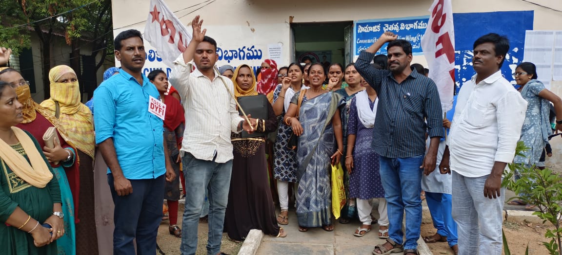 పని చేస్తున్న వారిని తొలగిస్తారా..?