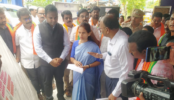 central-minister-visit-tidco-houses