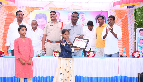 ci-pavan-kumar-wishes-to-students-in-narpala